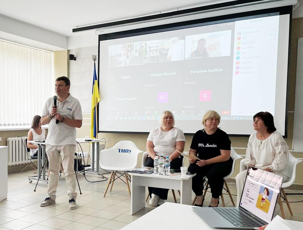 З вітальним словом до учасників воркшопу звернувся ректор університету Богдан Буяк
